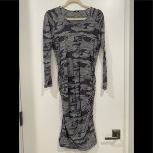 Monrow mama camo maternity dress, Medium